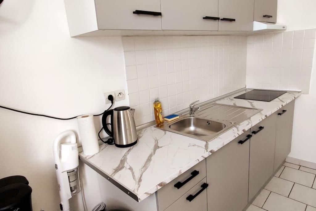 Appartement Style Industriel Au Centre De Дуе Екстериор снимка