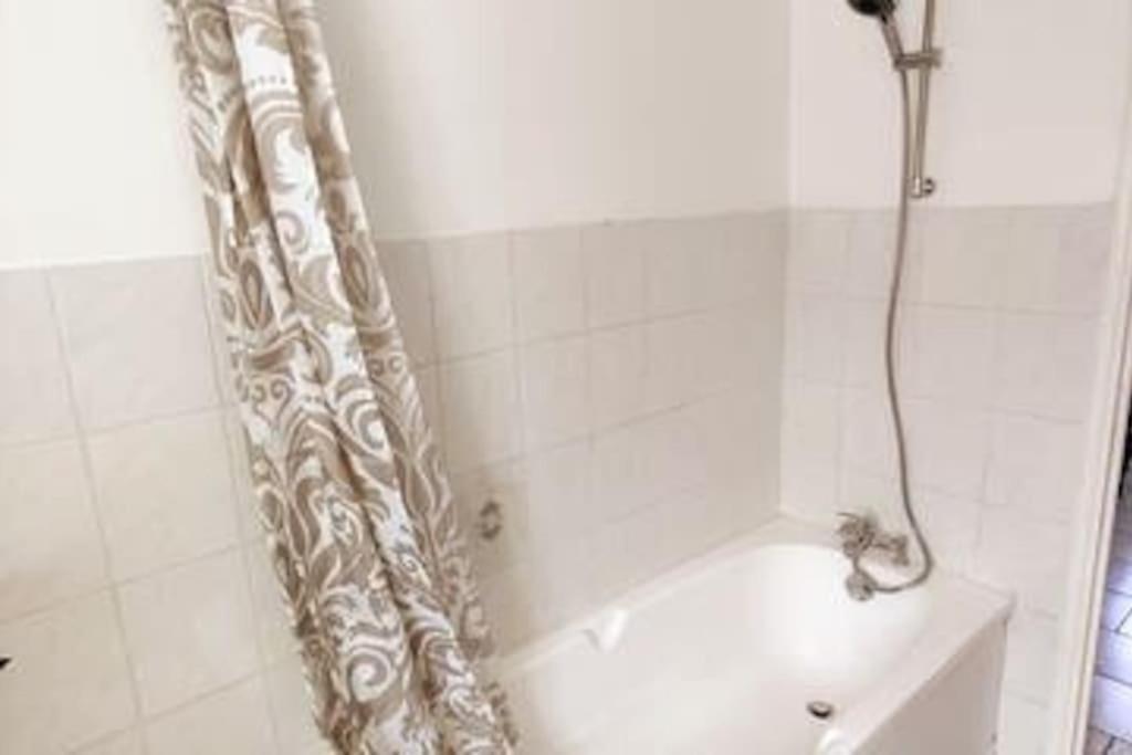 Appartement Style Industriel Au Centre De Дуе Екстериор снимка